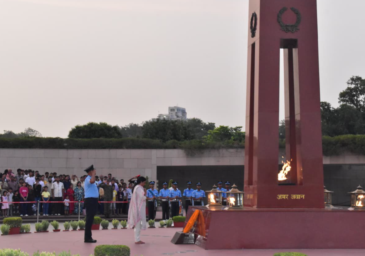 In a solemn NOK ceremony Mrs Meenakshi w/o Spr Dalbir Singh, paid homage at NWM on 28 Jun 26